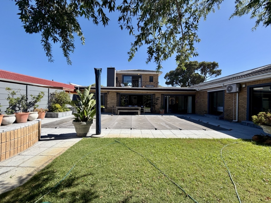 5 Bedroom Property for Sale in Flamingo Vlei Western Cape